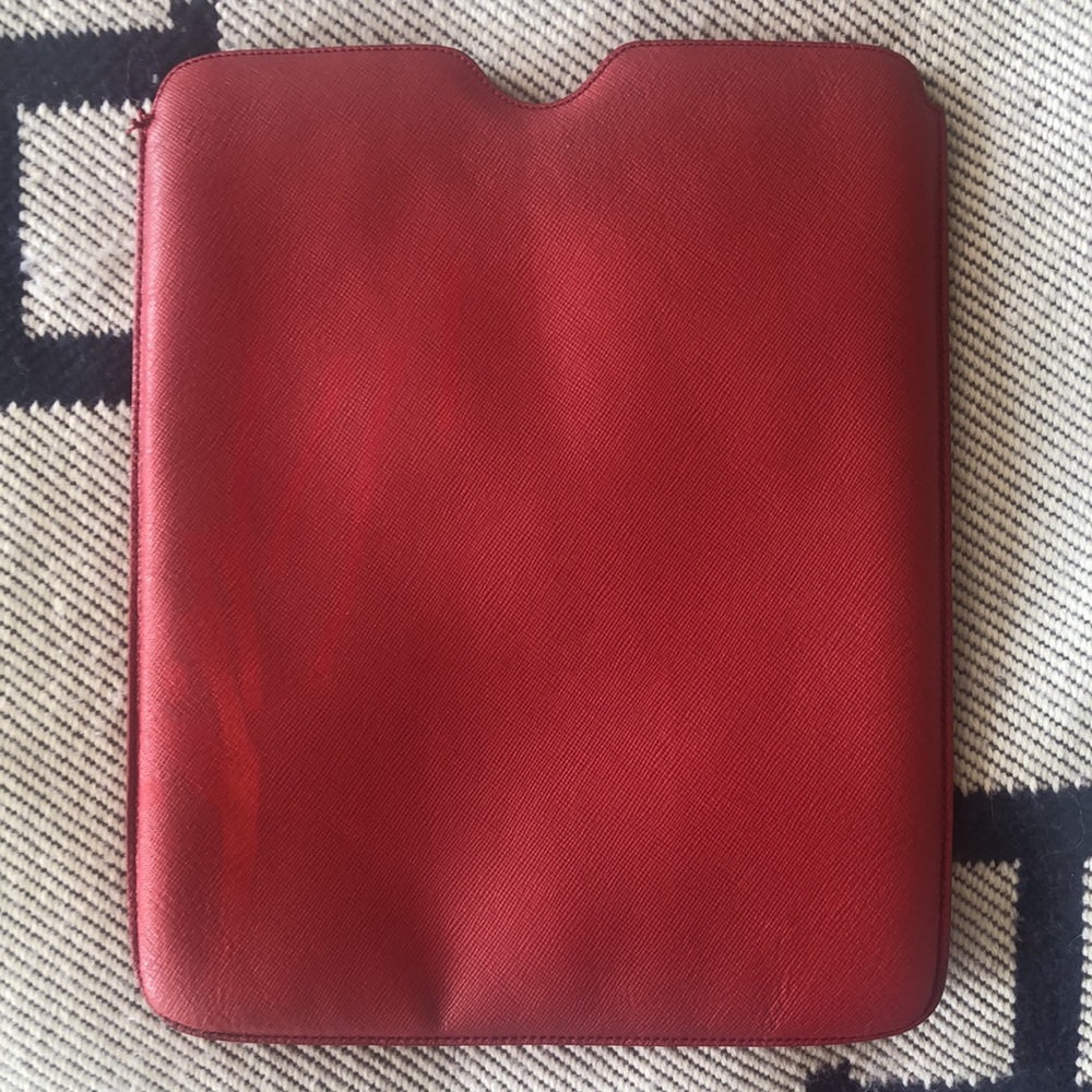 Prada Red Case. - image 3